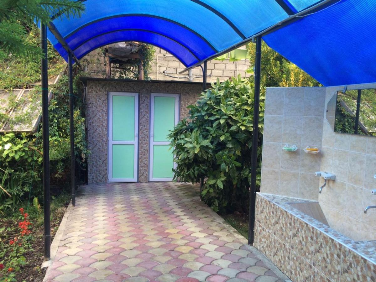 Гостевой Дом У Левы Hotel Gagra Exterior photo