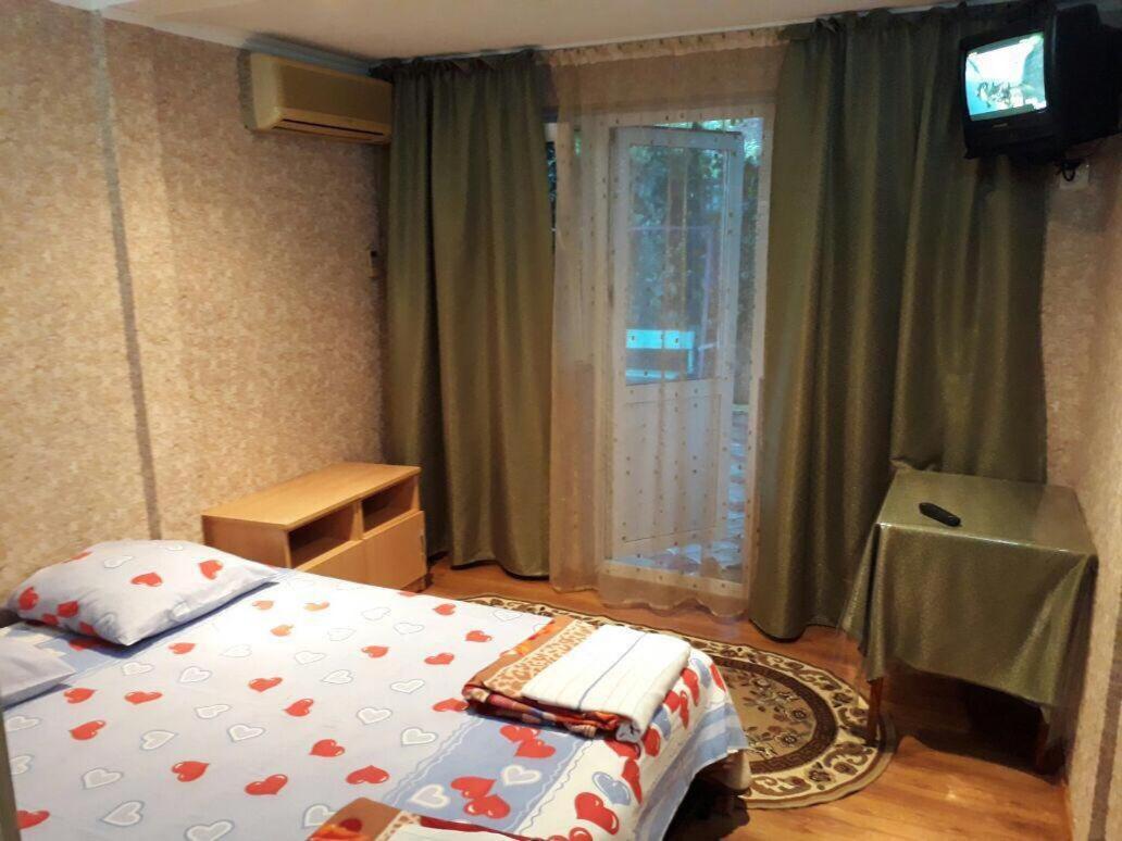 Гостевой Дом У Левы Hotel Gagra Exterior photo