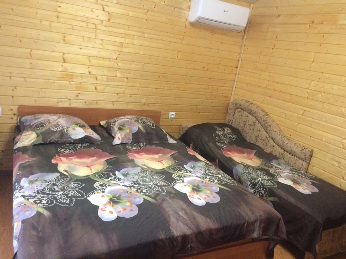 Гостевой Дом У Левы Hotel Gagra Exterior photo